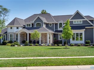 3296 Chapel Creek Dr, Perrysburg, OH 43551