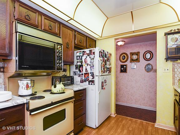 5th image of 4900 Foster St APT 207