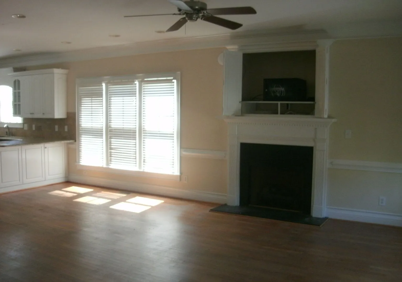 Beautiful Town Home — Photo 4