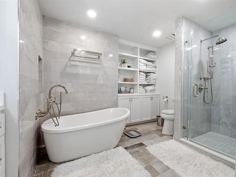 121 N Post Oak Ln #2203 — Photo 18