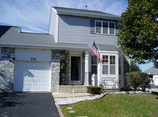 716 Saybrook Ct, Romeoville, IL 60446