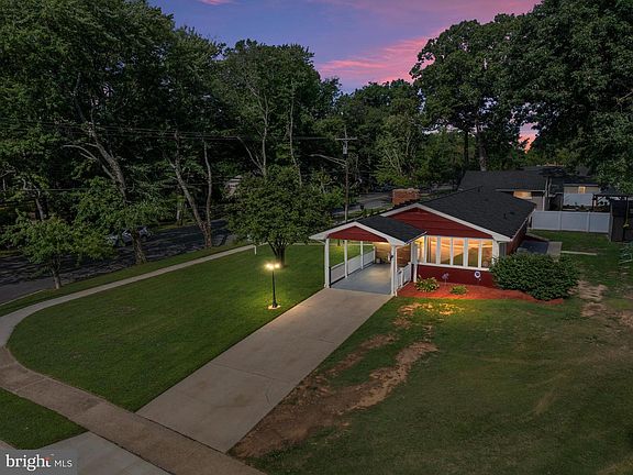 3rd image of 500 Evergreen Rd