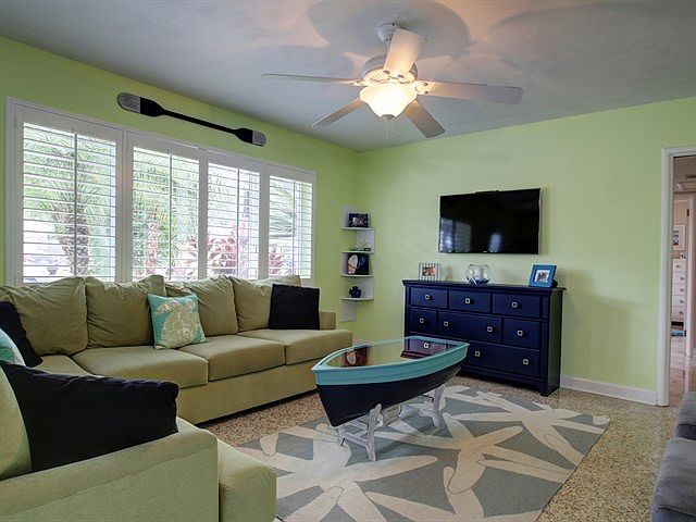 1st image of 301 Cevera Dr