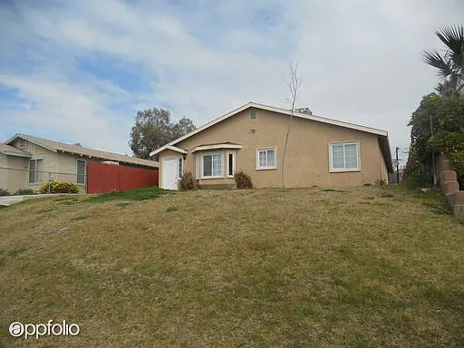 1128 Pearl St photo 1