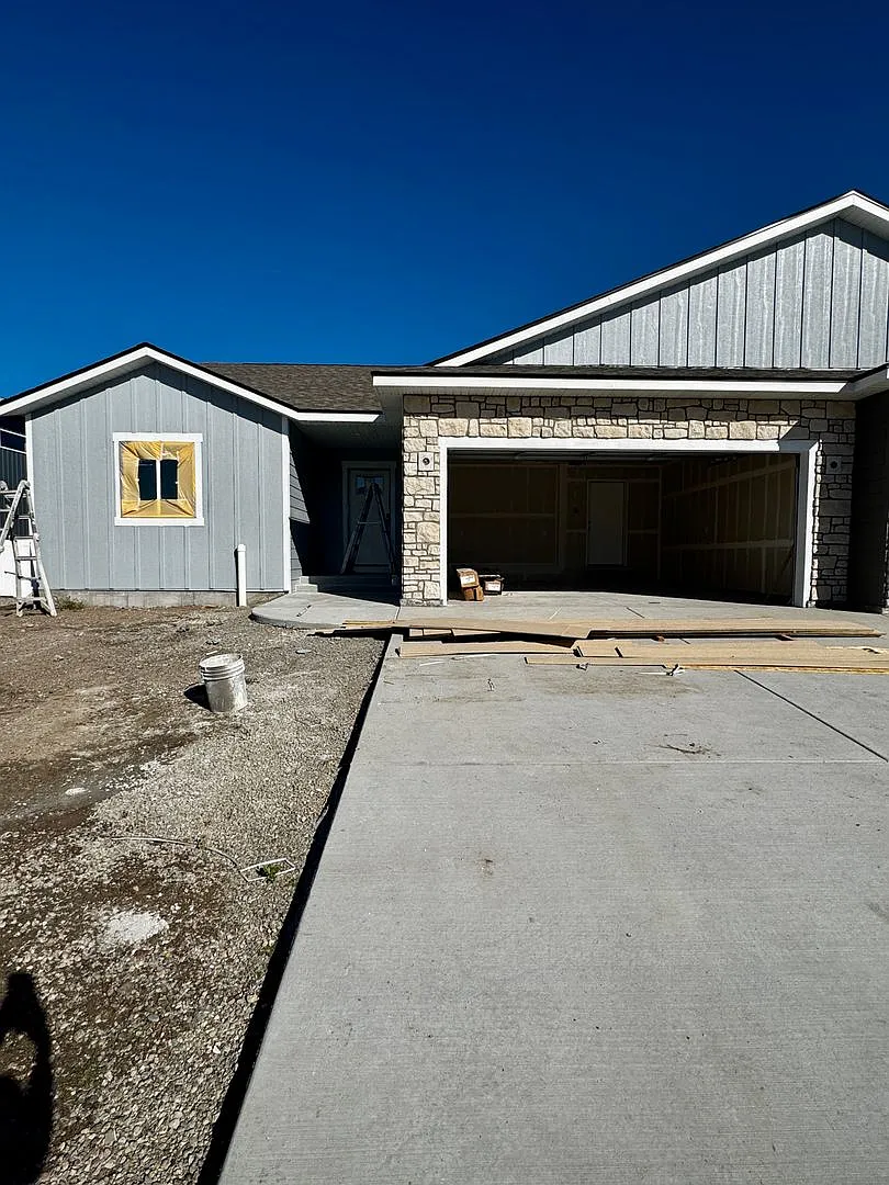 New Pics Upon Completion - 6 Bedrooms, 3 Bathrooms Home Located In Sugar City, Id. — Photo 1