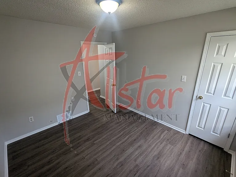 2922 Waverly Dr — Photo 9
