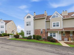 137 Old Village Ln, Bethel Park, PA 15102