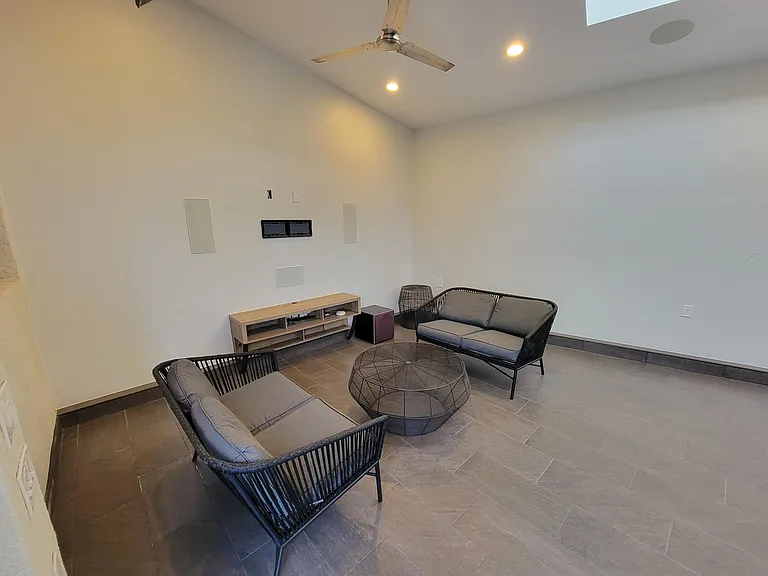 10730 Helendale Ave — Photo 56