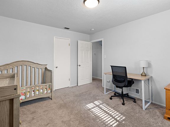 4th image of 3109 La Veta Dr NE