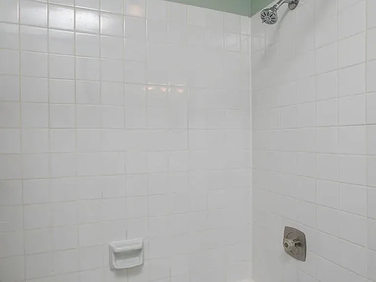 8601 Molanary Dr — Photo 9