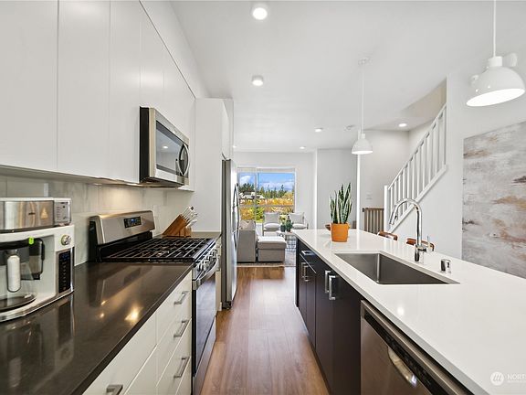 4th image of 32646 Hemlock Avenue SE