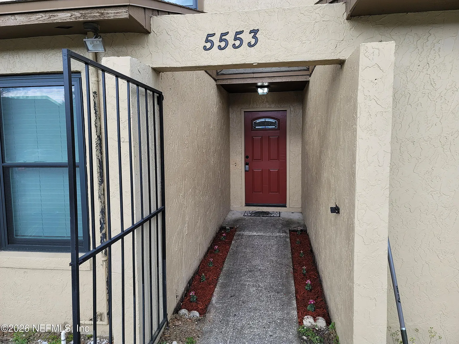 2 bed, 2.0 bath, 1210 sqft, $1,345 — Photo 2