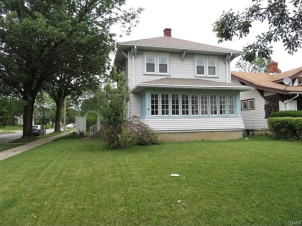 1st image of 821 W Hillcrest Ave