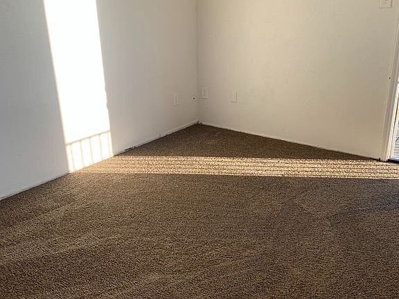 3rd image of 3826 Winona Ave #9169064