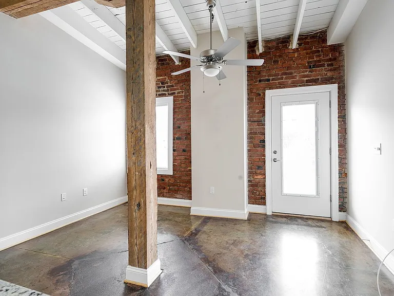 1710 E Franklin St — Photo 56