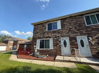 280 Paddock Cir, Glendale Heights, IL 60139
