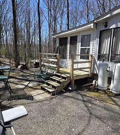 2nd image of 104 Blue Spruce Ln
