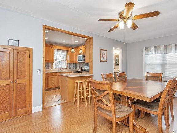 4th image of 232 Edgewater Park #B