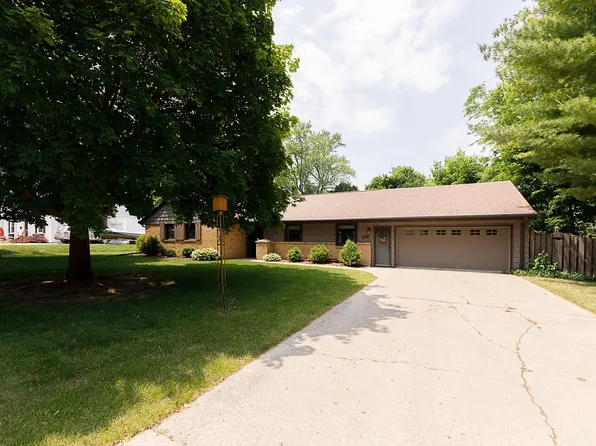 2346 Jourdain Ln, Green Bay, WI 54301