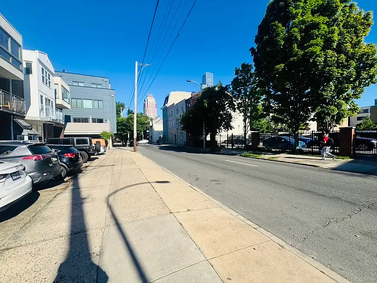 1134 1/2 Lombard St — Photo 13