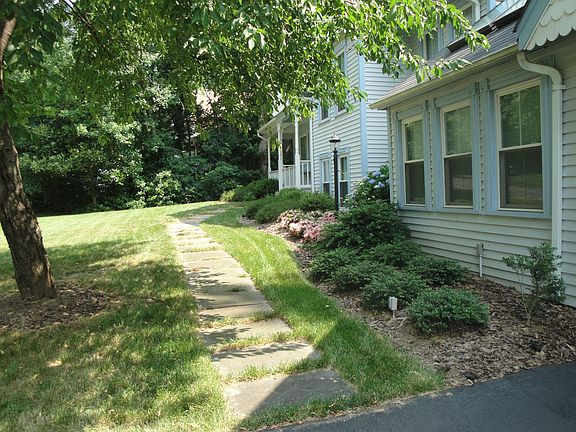 3rd image of 3535 Valeview Dr
