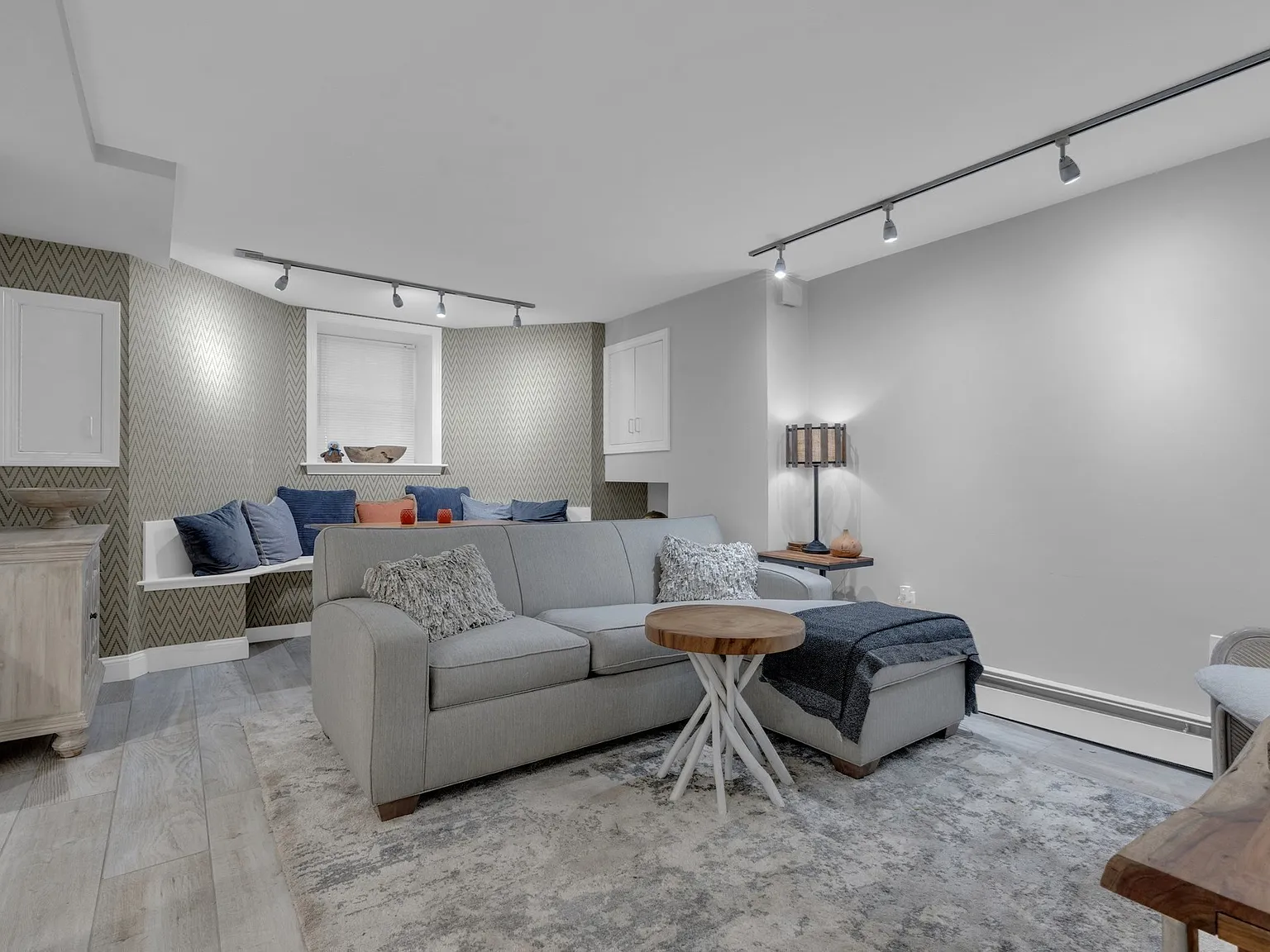 1 bed, 632 sqft, $3,950 — Photo 2