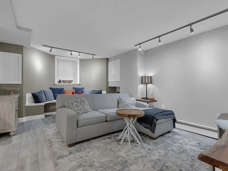 14 Auburn St #A — Photo 2