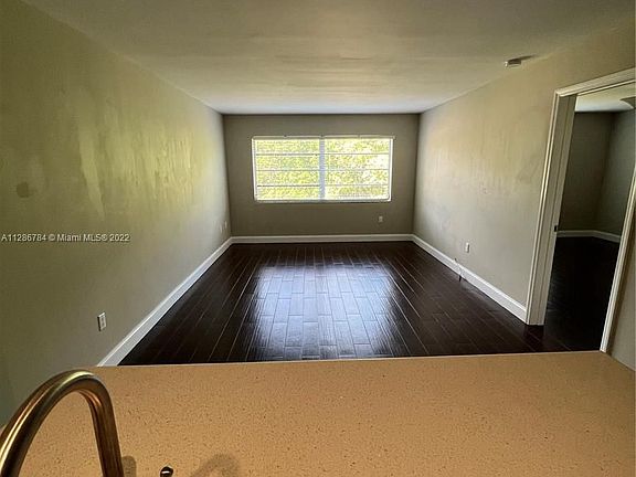 4th image of 365 NE 125th St APT 309