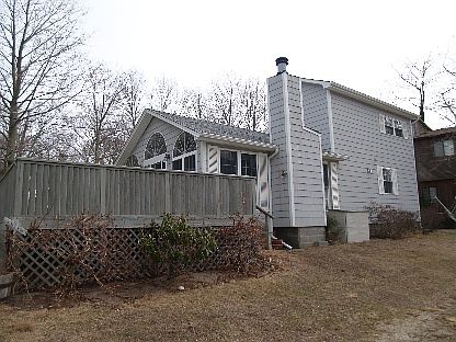 2nd image of 62 Bay St