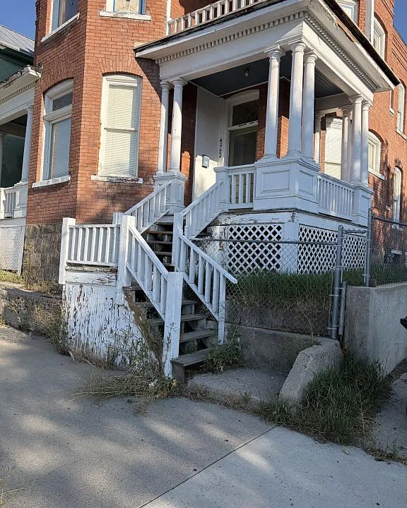 425 W Silver St