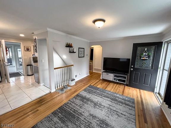 4th image of 12 Somers Pl