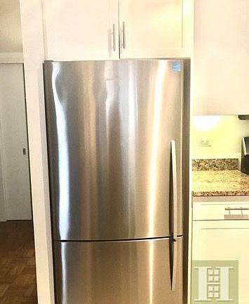 5th image of 33 W End Ave APT 3L