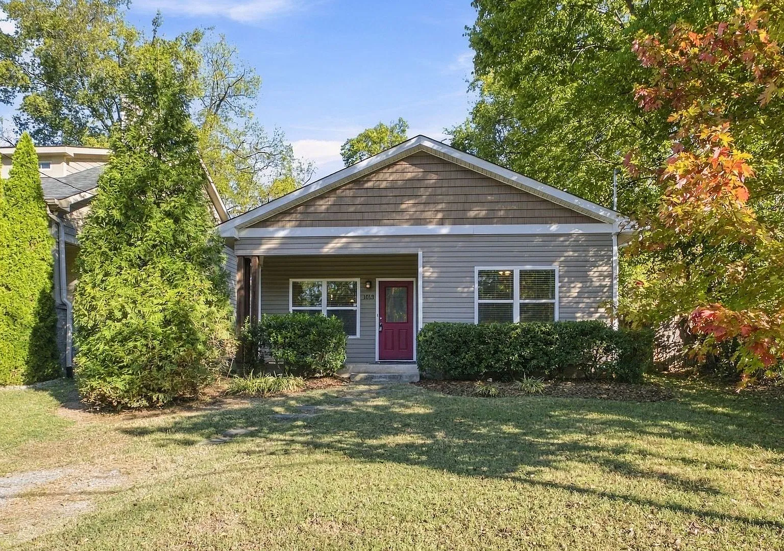 Charming East Nashville Cottage with Modern Finishes & Fenced Yard — Photo 2