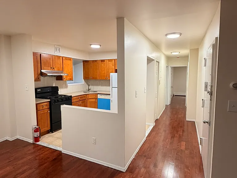 7630 Grand Central Pkwy #2 — Photo 4