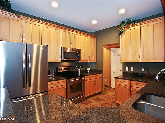 3rd image of N164W21031 Glen Brooke Dr