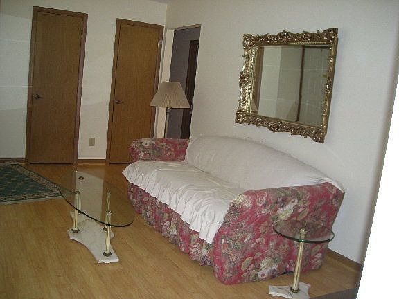 living rm laminated flooring