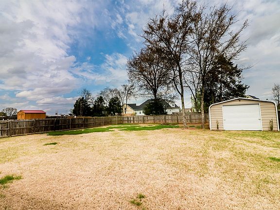 4th image of 472 Stones River Ln