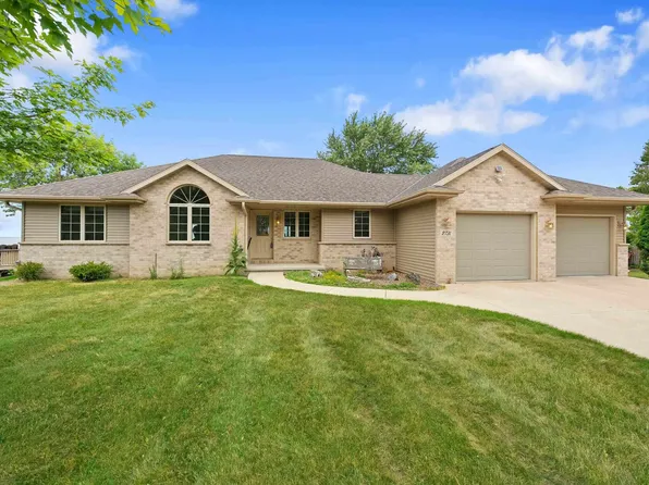 2731 E Shore Dr, Green Bay, WI 54302