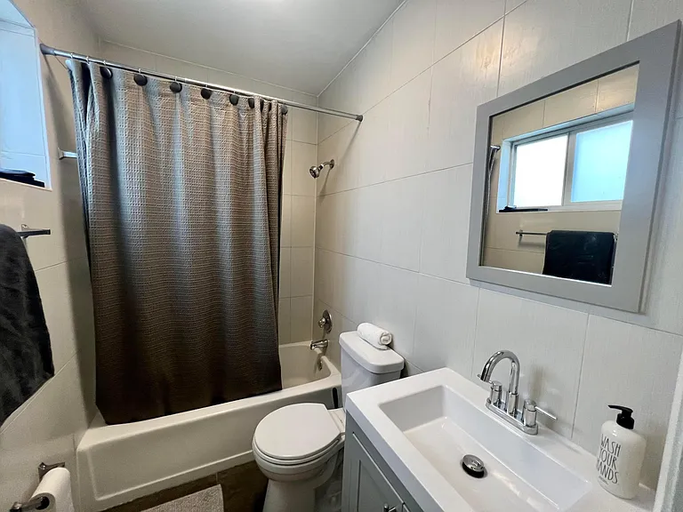 2356 SW 18th St #2 — Photo 9