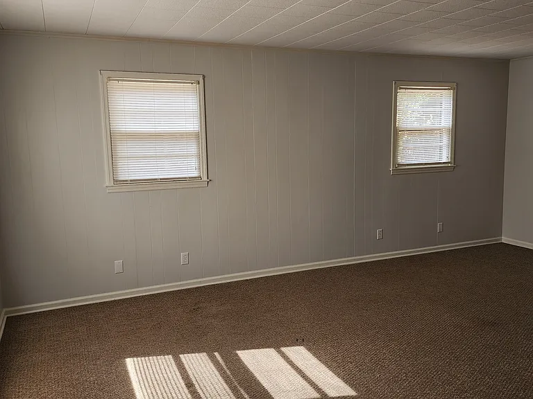 187 E Walnut St — Photo 27