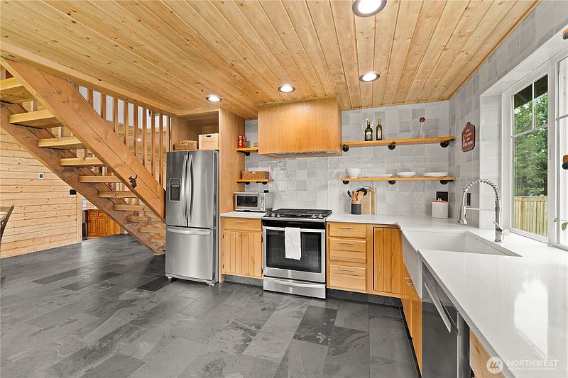 5th image of 150 Grand Fir Lane