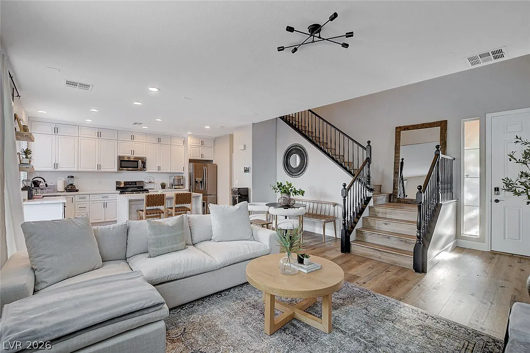 3 bed, 2.5 bath, 1618 sqft, $3,950 — Photo 3