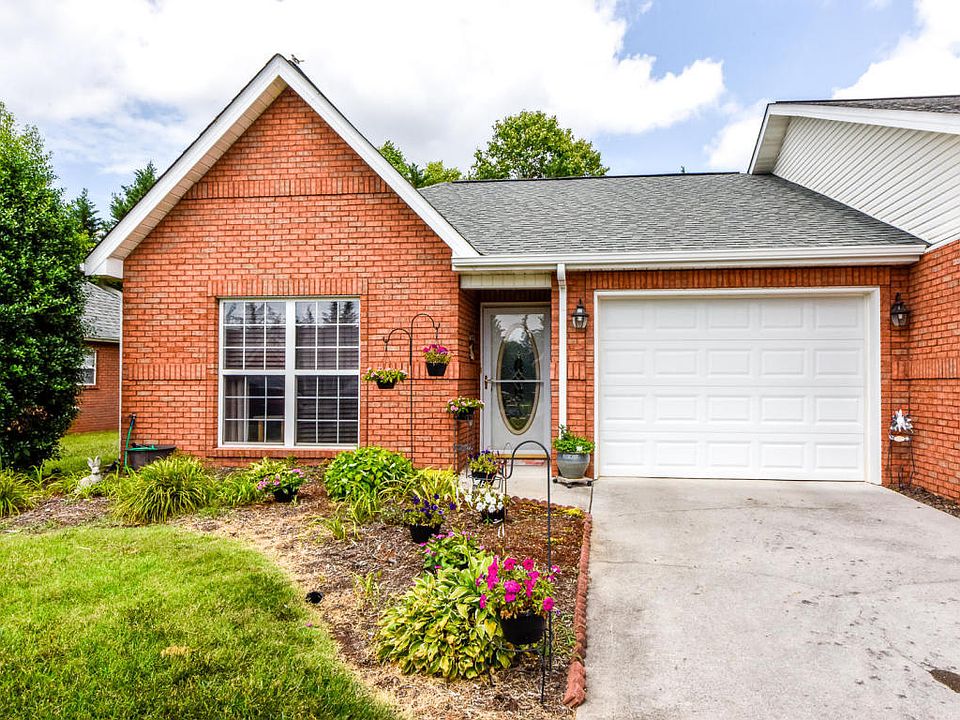 1st image of 2922 Dominion Dr
