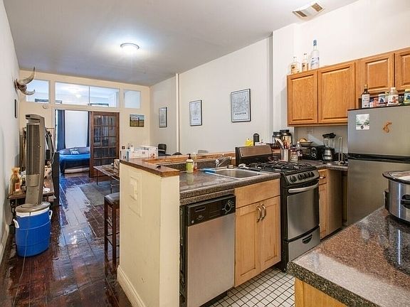 3rd image of 13 Saint Marks Pl #4FX