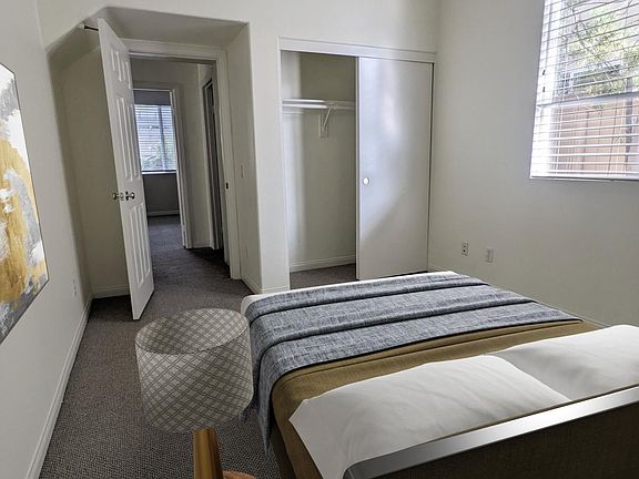 Guest Bedroom (1st floor)
