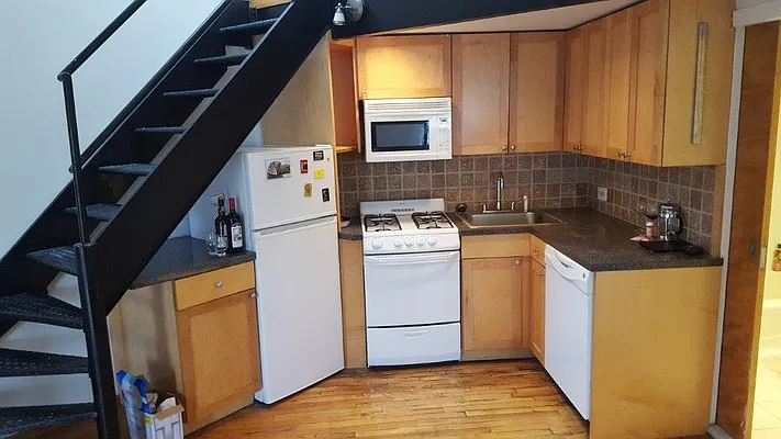 Rented by Chartwell Manhattan Realty | media 17