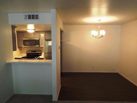 5th image of 951 Fulton Ave