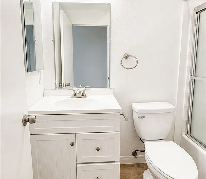 7900 Woodman Ave #105 — Photo 30