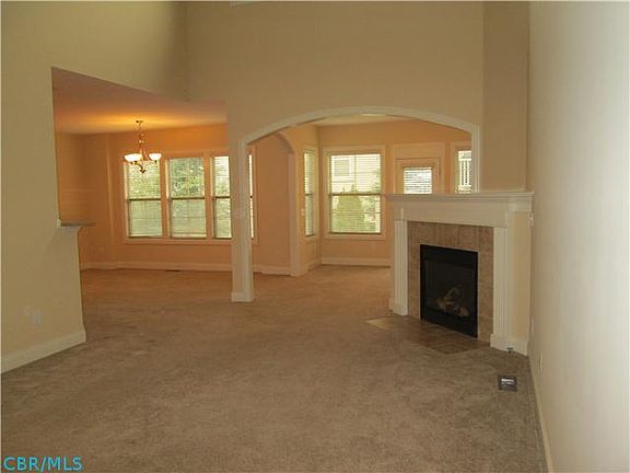 3rd image of 977 Arcadia Blvd