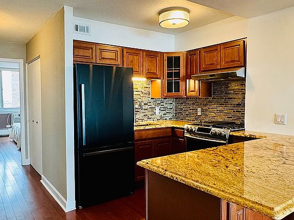 5th image of 2144 N Lincoln Park W APT 15A